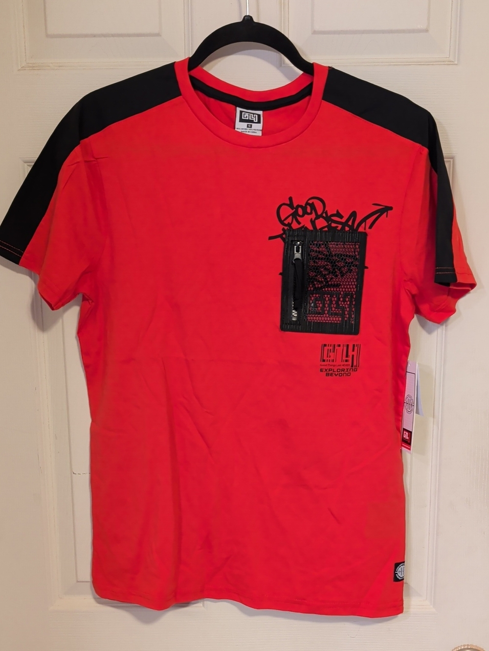 NWT Men's GTL4 Good Things Last Forever Red Zipper Pocket Graphic Tee Size M